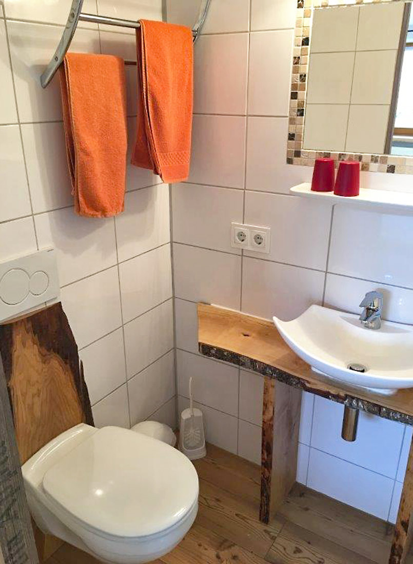 Helles Badezimmer