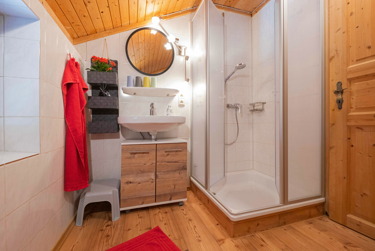 Helles Badezimmer mit Tageslicht